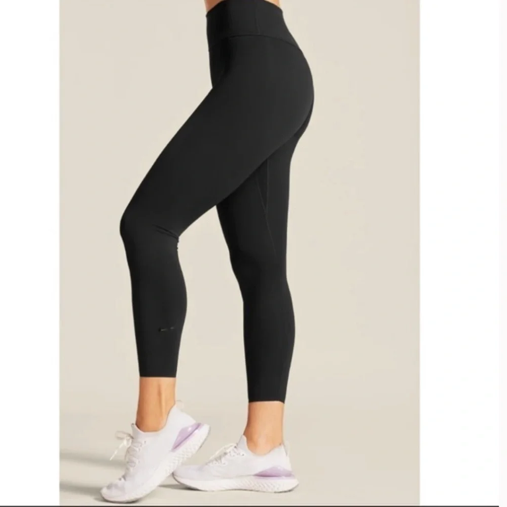 Nike Peleton dri-fit leggings. Size small